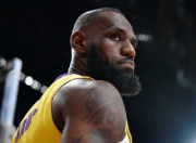 伊布赛点兑现，休斯顿火箭淘汰洛杉矶湖人晋级四强，主帅激动落泪的简单介绍